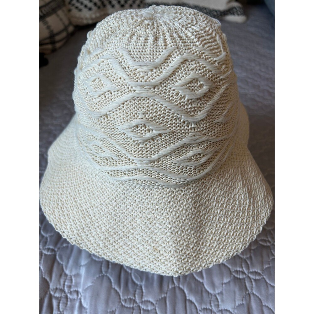 Coolibar Women’s White or off-white crocheted or knit bucket hat